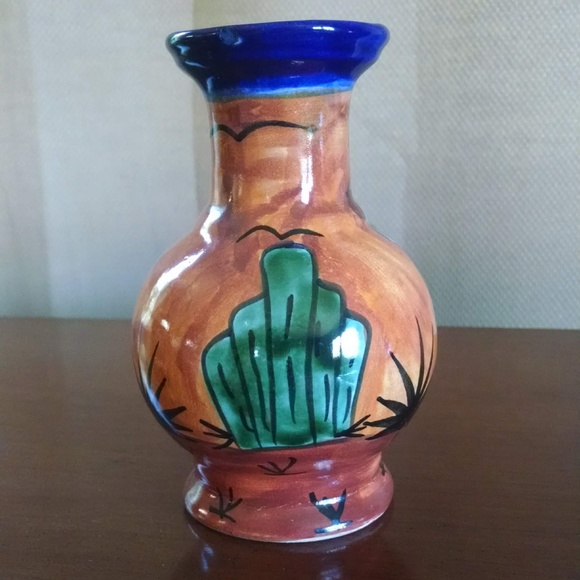 Mexican decanter and 4 shot glasses - Picture 3 of 8